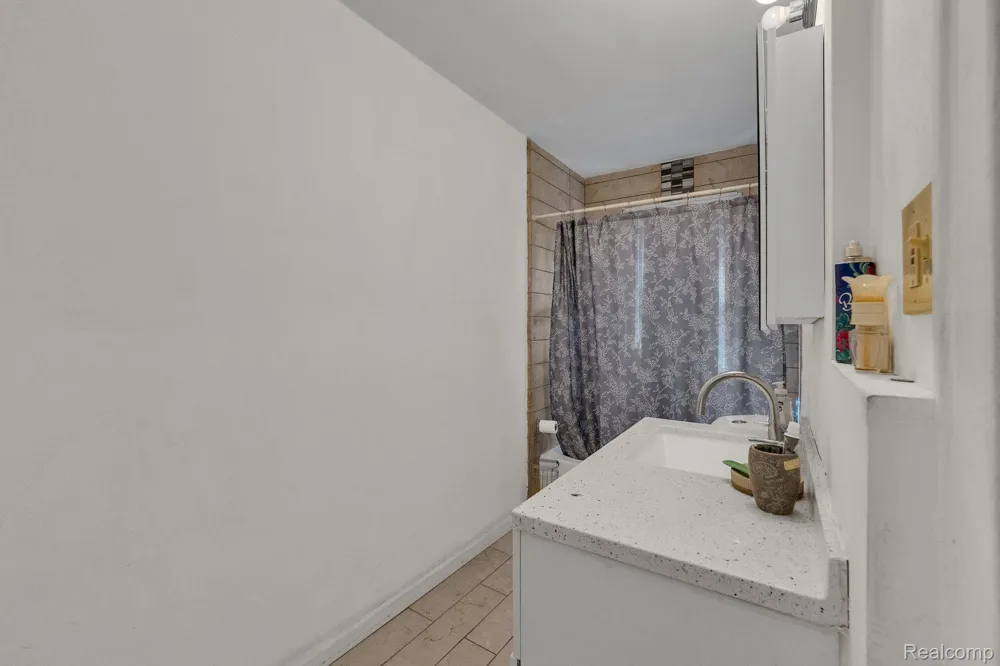 6633 Ternes Street Dearborn City, MI 48126