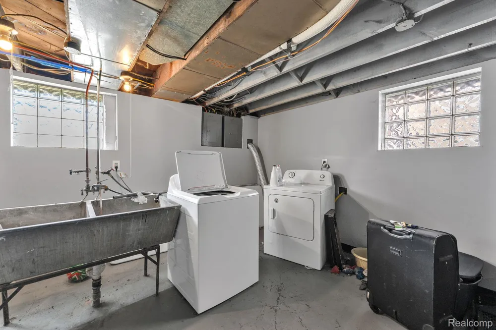 6633 Ternes Street Dearborn City, MI 48126