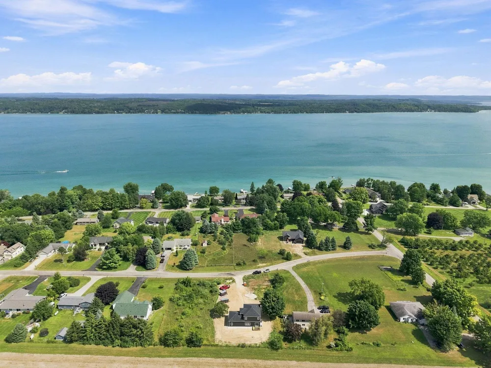 11573 Topview Drive Whitewater Township, MI 49690