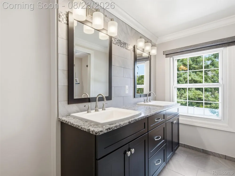 4130 Saddle Lane West Bloomfield Charter Township, MI 48322