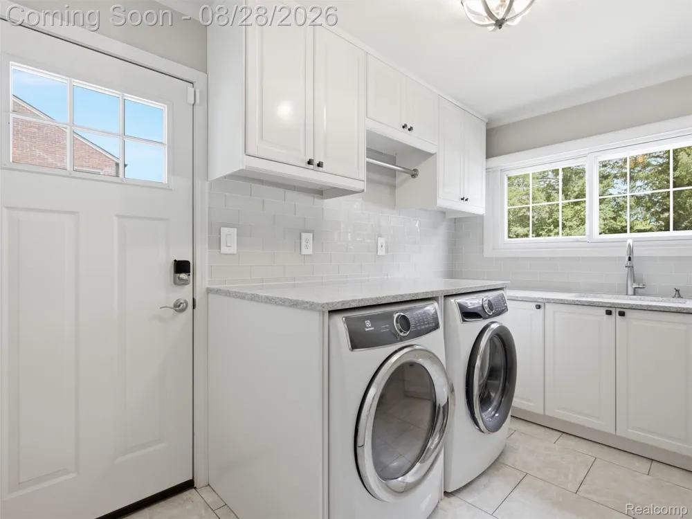 4130 Saddle Lane West Bloomfield Charter Township, MI 48322