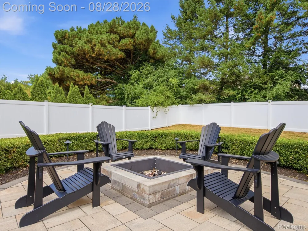4130 Saddle Lane West Bloomfield Charter Township, MI 48322