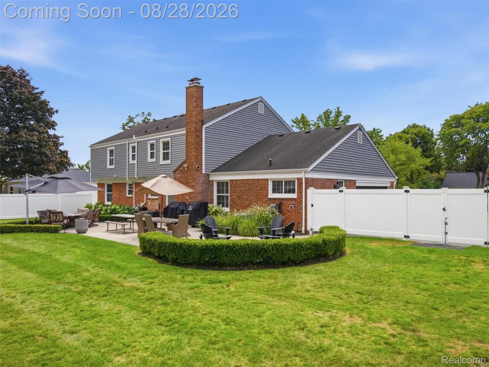 4130 Saddle Lane West Bloomfield Charter Township, MI 48322