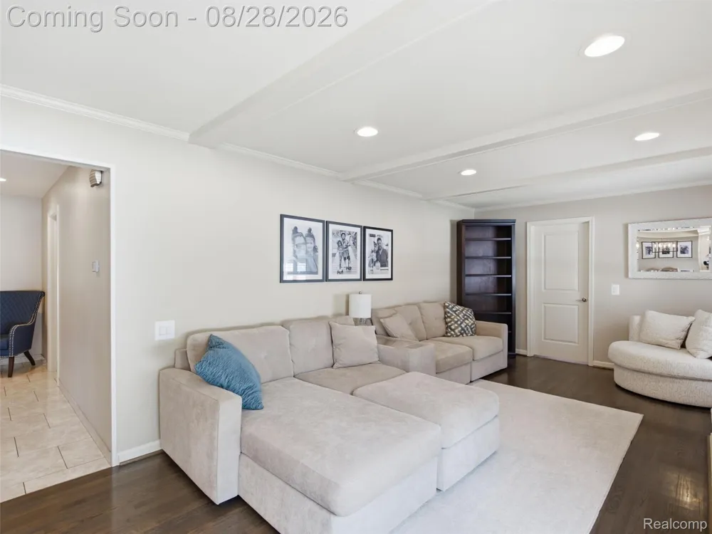 4130 Saddle Lane West Bloomfield Charter Township, MI 48322