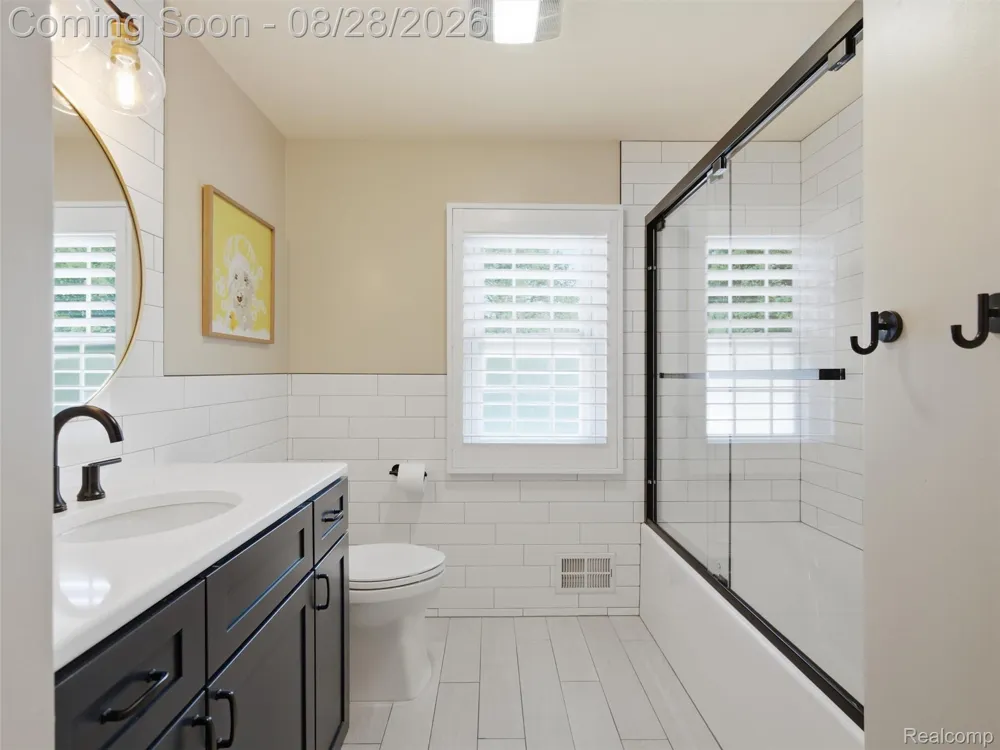 4130 Saddle Lane West Bloomfield Charter Township, MI 48322