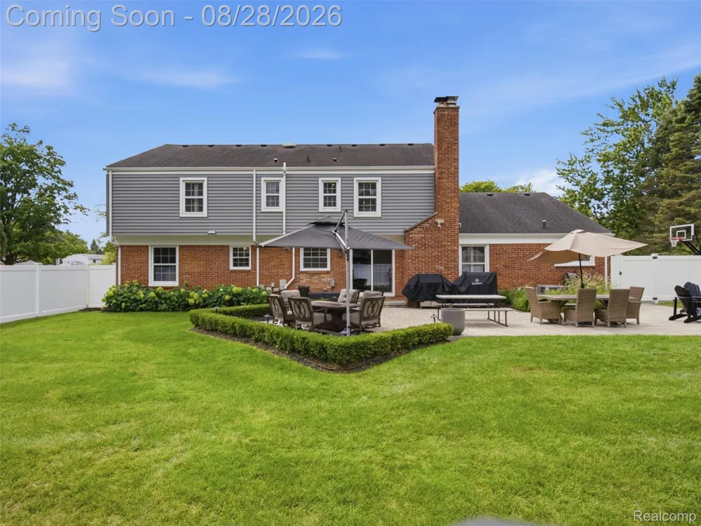 4130 Saddle Lane West Bloomfield Charter Township, MI 48322