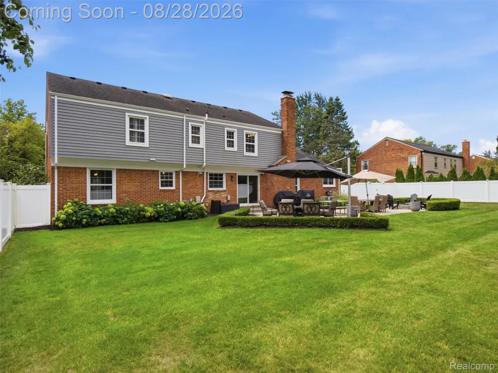 4130 Saddle Lane West Bloomfield Charter Township, MI 48322
