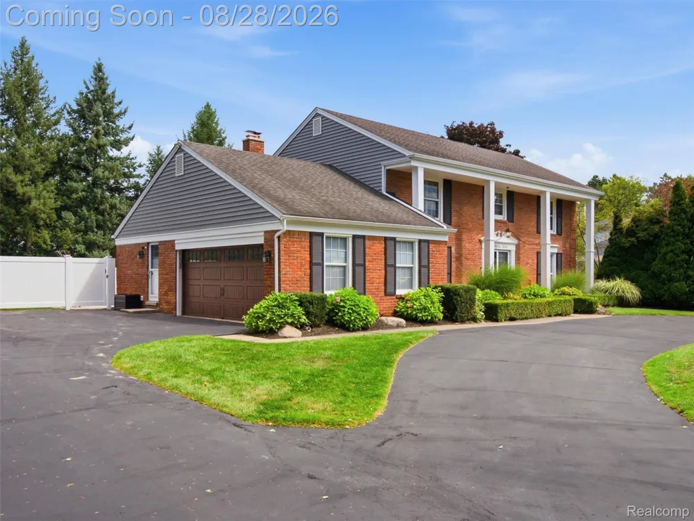 4130 Saddle Lane West Bloomfield Charter Township, MI 48322