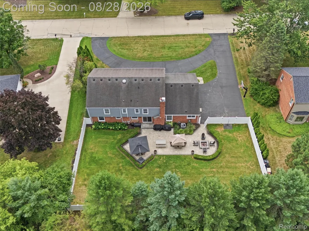 4130 Saddle Lane West Bloomfield Charter Township, MI 48322