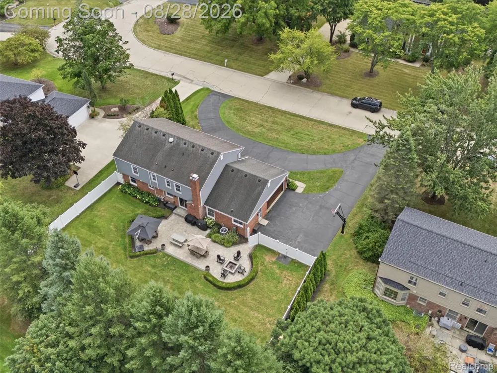 4130 Saddle Lane West Bloomfield Charter Township, MI 48322