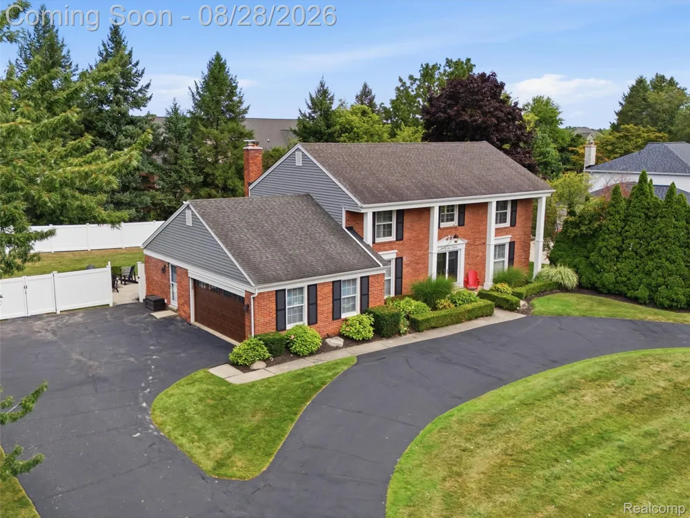 4130 Saddle Lane West Bloomfield Charter Township, MI 48322