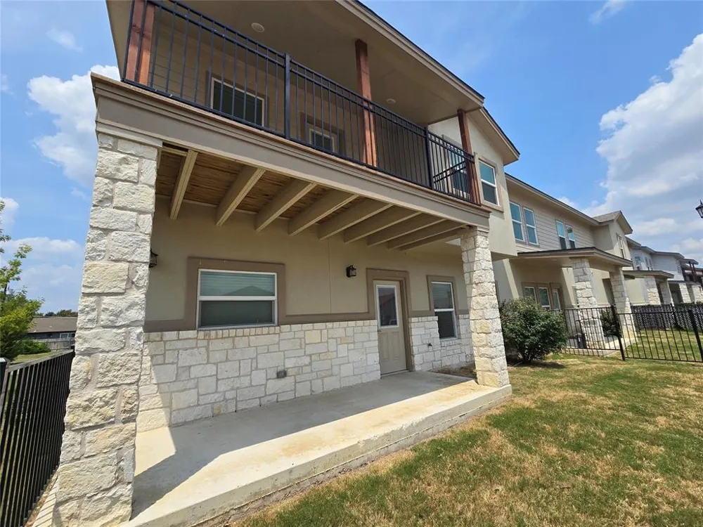 2105 Tiger Trail Trail #403 Round Rock, TX 78665