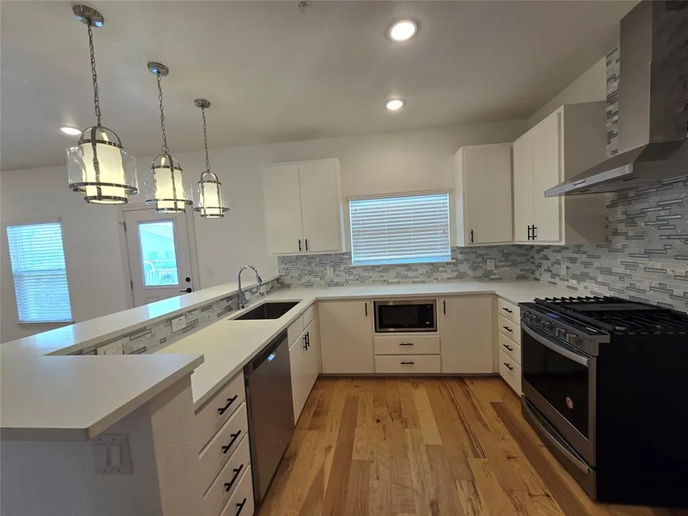 2105 Tiger Trail Trail #403 Round Rock, TX 78665