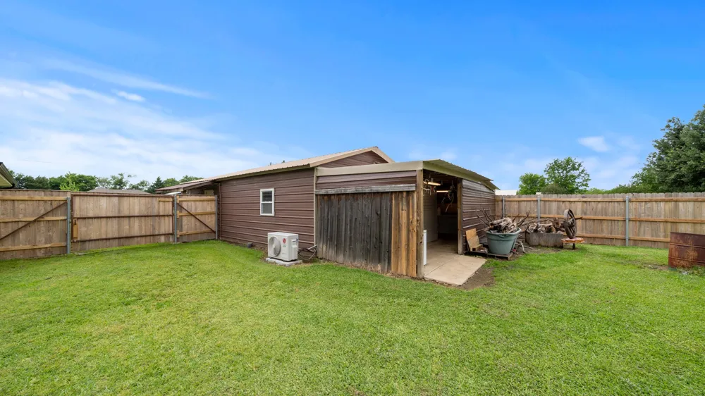 111 Vz County Road 3433 Wills Point, TX 75169