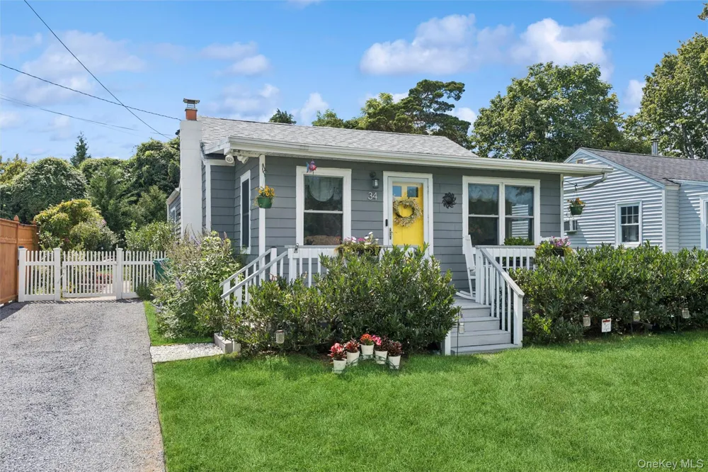 34 W End Avenue East Quogue, NY 11942