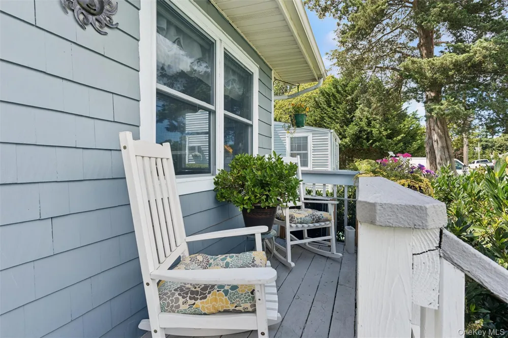 34 W End Avenue East Quogue, NY 11942