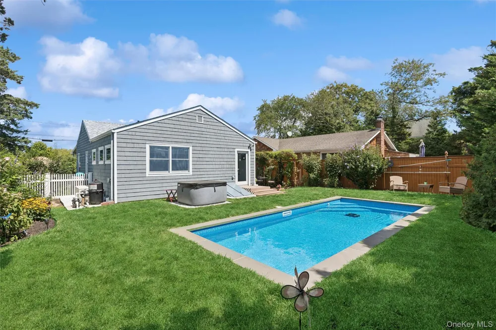 34 W End Avenue East Quogue, NY 11942