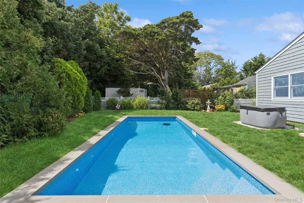 34 W End Avenue East Quogue, NY 11942