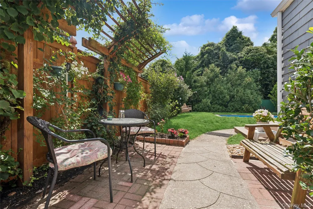 34 W End Avenue East Quogue, NY 11942