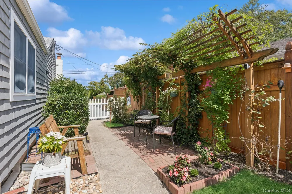 34 W End Avenue East Quogue, NY 11942