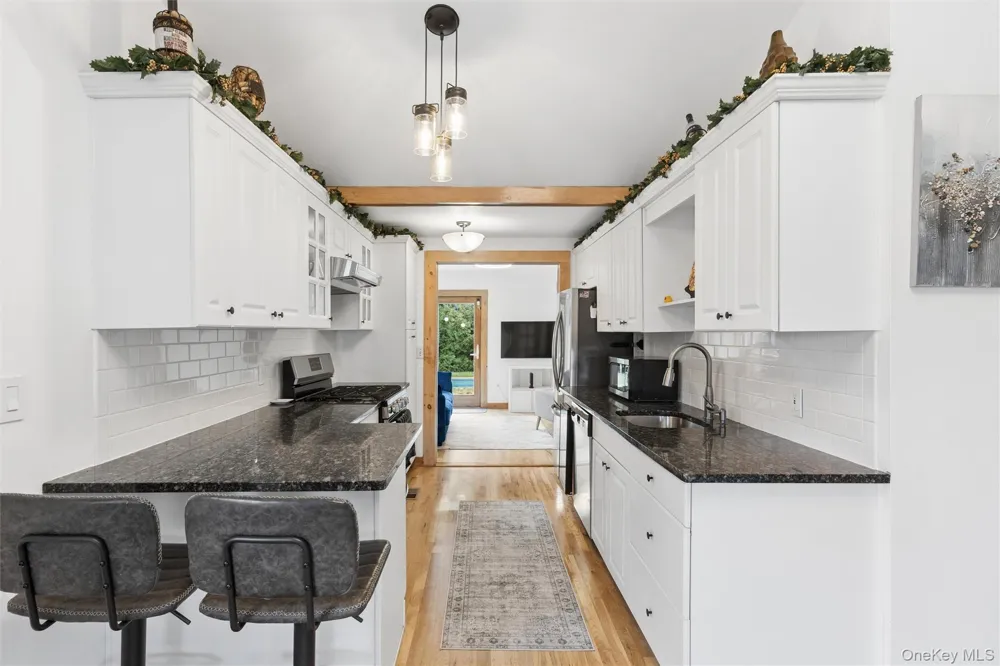 34 W End Avenue East Quogue, NY 11942