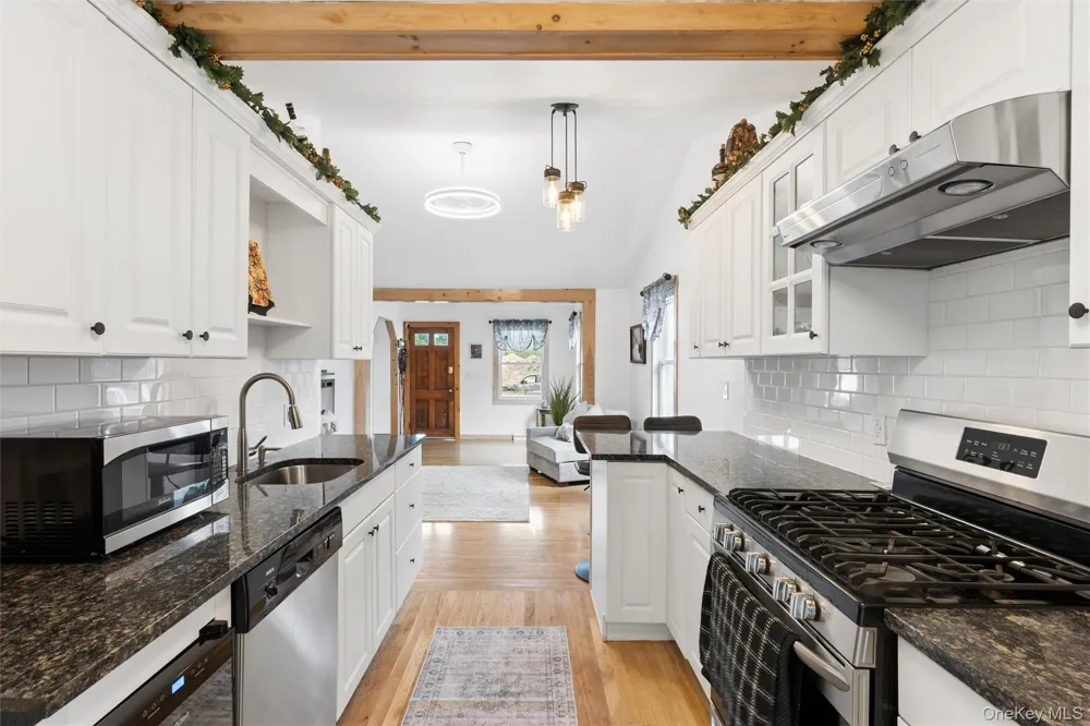34 W End Avenue East Quogue, NY 11942