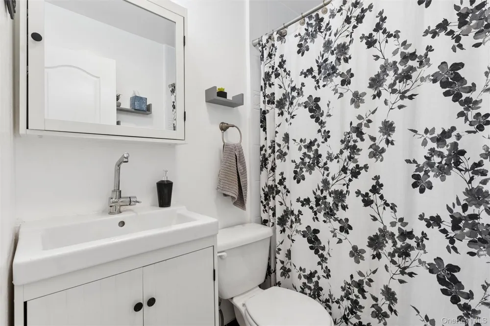 34 W End Avenue East Quogue, NY 11942