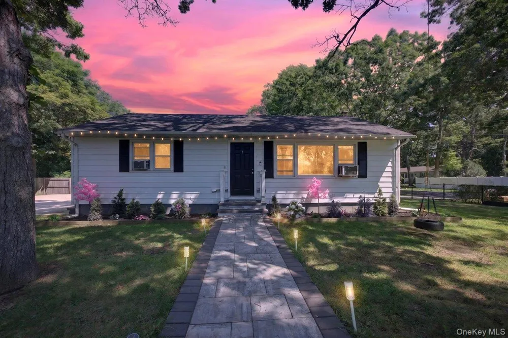 287 Whittier Drive Mastic Beach, NY 11951
