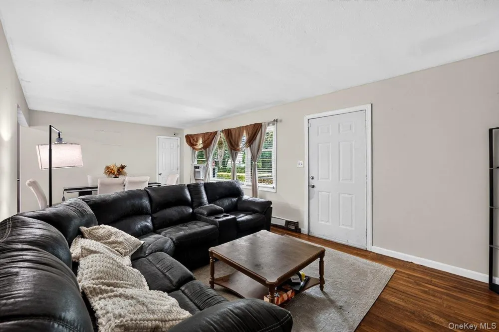 287 Whittier Drive Mastic Beach, NY 11951