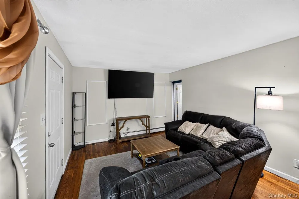 287 Whittier Drive Mastic Beach, NY 11951