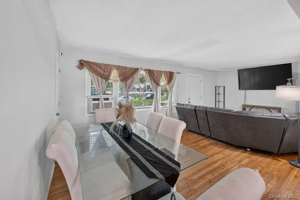 287 Whittier Drive Mastic Beach, NY 11951