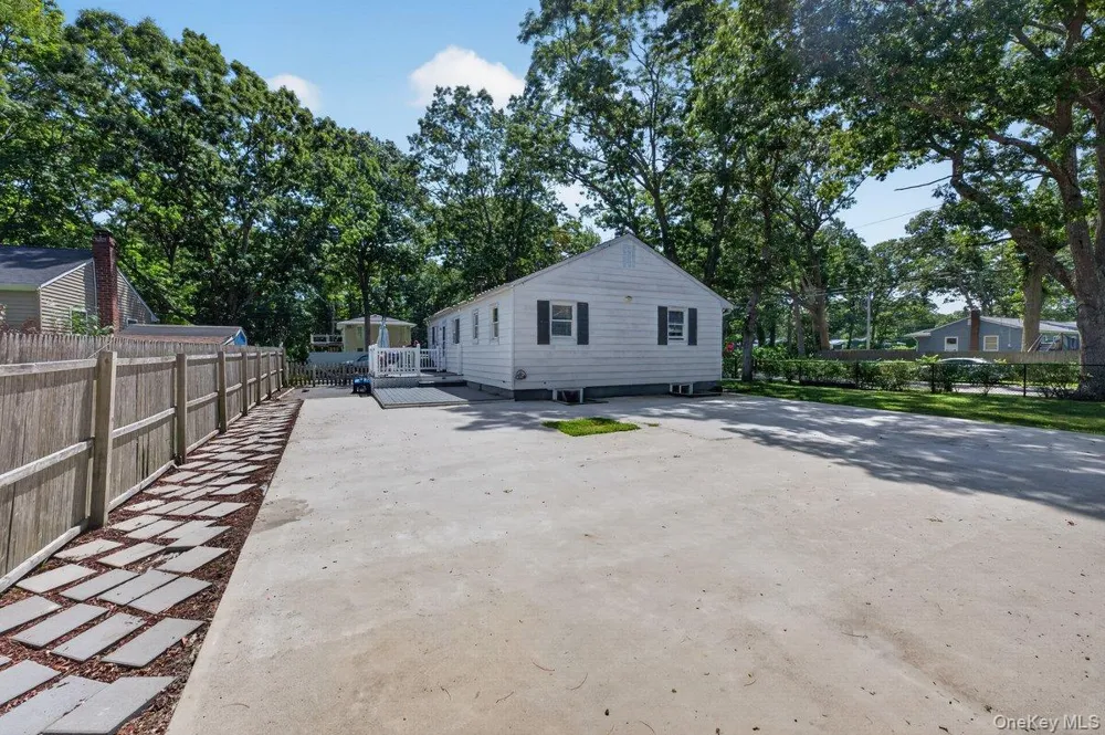 287 Whittier Drive Mastic Beach, NY 11951