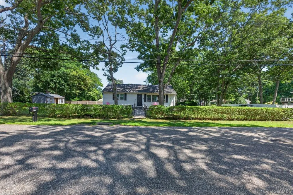 287 Whittier Drive Mastic Beach, NY 11951