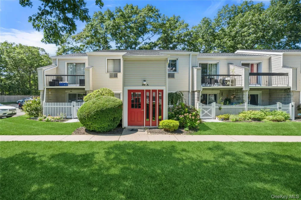 36 Richmond Boulevard #4A Ronkonkoma, NY 11779