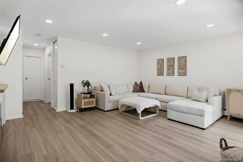 36 Richmond Boulevard #4A Ronkonkoma, NY 11779