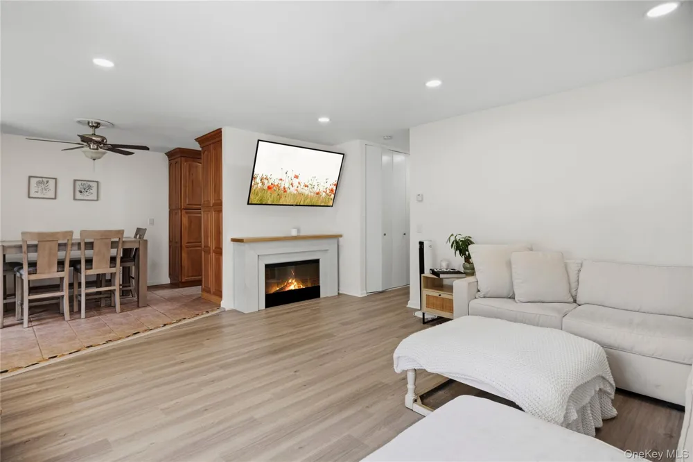36 Richmond Boulevard #4A Ronkonkoma, NY 11779