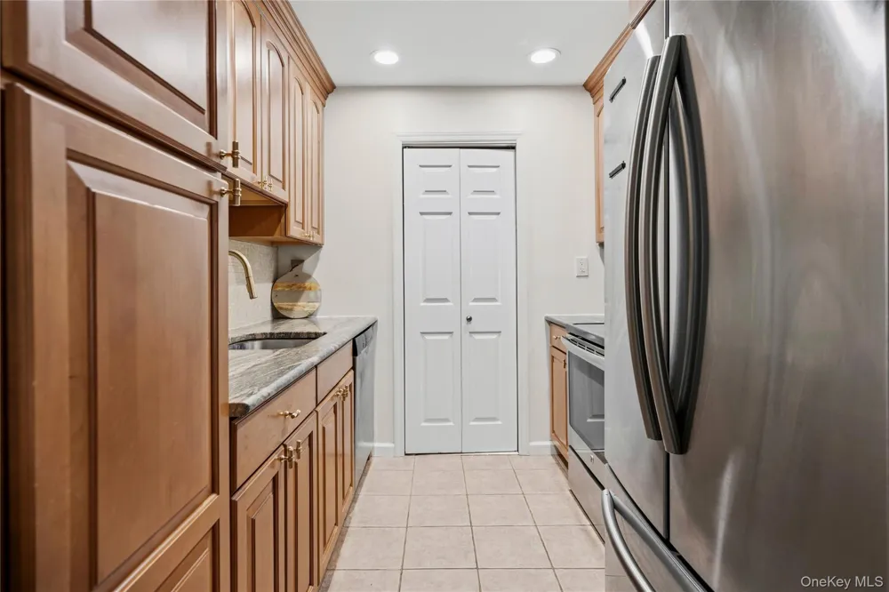 36 Richmond Boulevard #4A Ronkonkoma, NY 11779