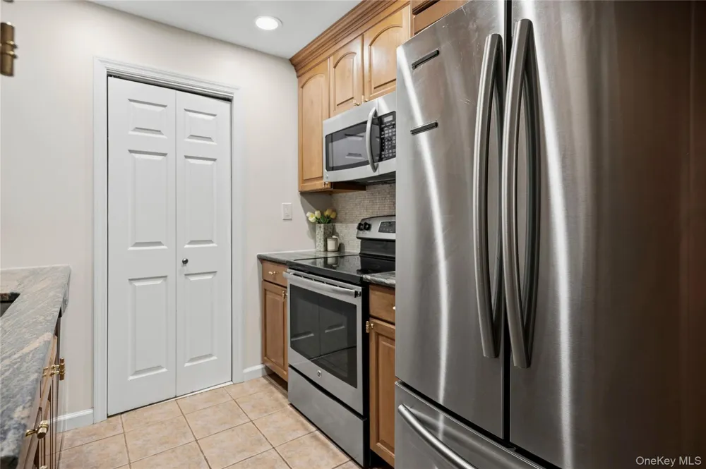 36 Richmond Boulevard #4A Ronkonkoma, NY 11779