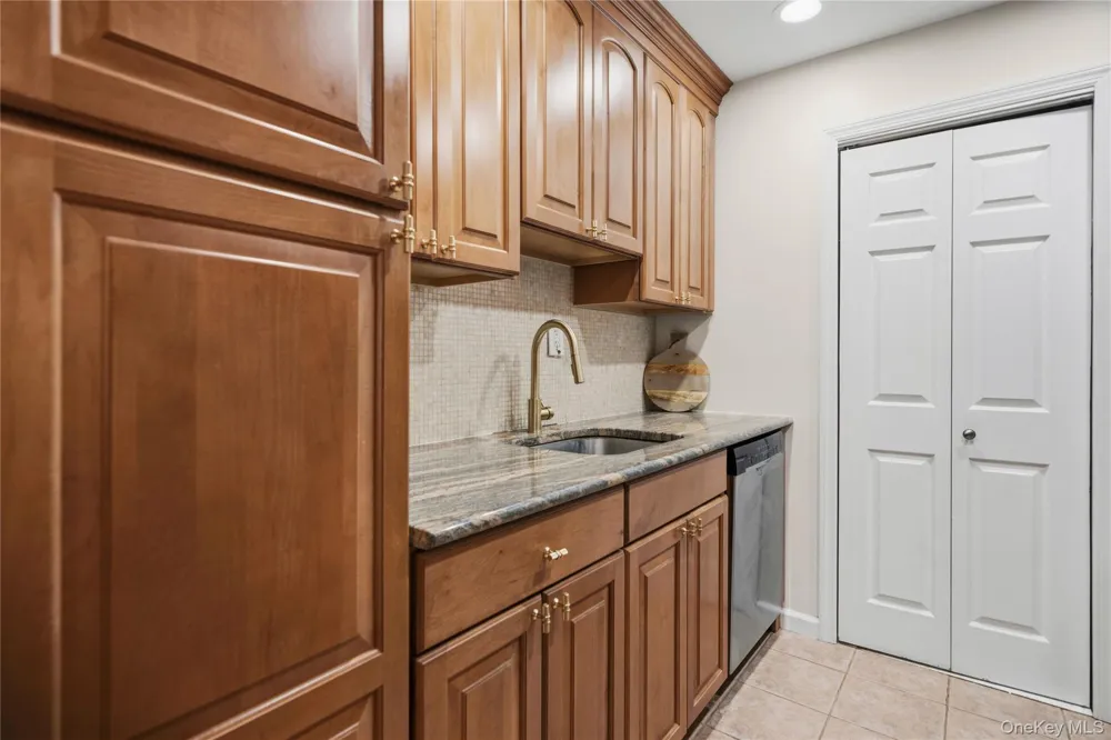 36 Richmond Boulevard #4A Ronkonkoma, NY 11779