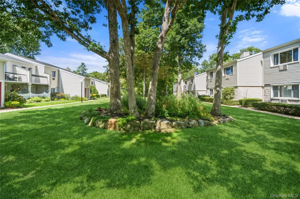 36 Richmond Boulevard #4A Ronkonkoma, NY 11779