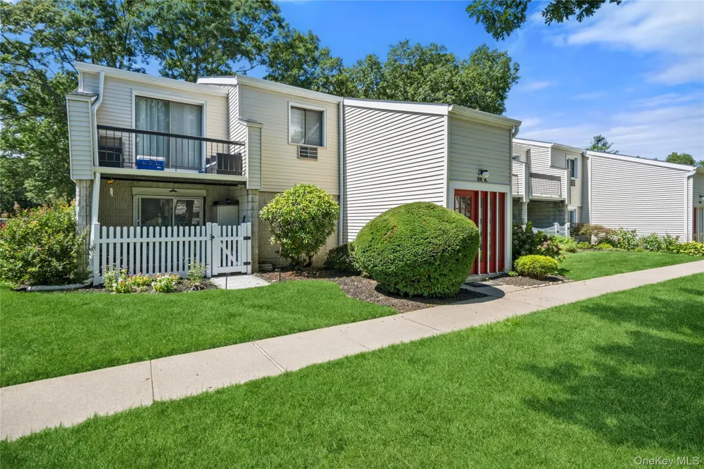 36 Richmond Boulevard #4A Ronkonkoma, NY 11779