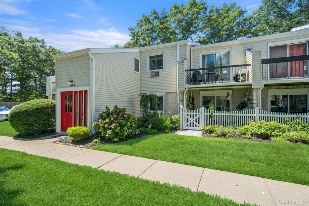 36 Richmond Boulevard #4A Ronkonkoma, NY 11779