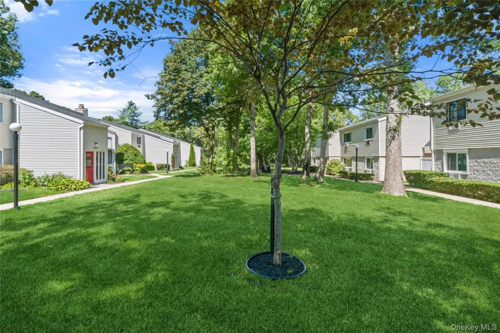 36 Richmond Boulevard #4A Ronkonkoma, NY 11779