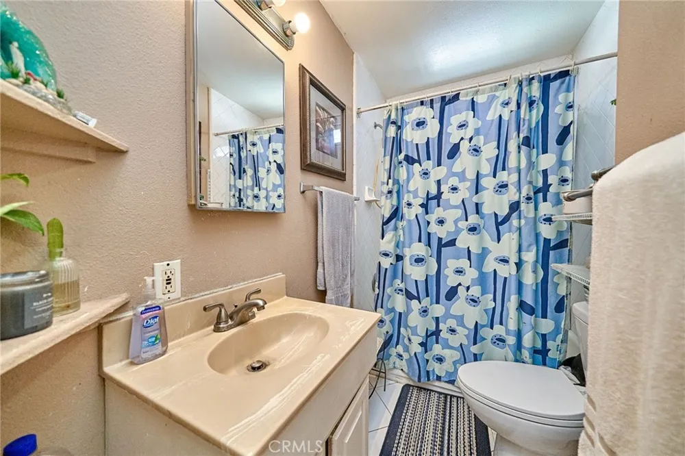 1390 W 33rd Street Long Beach, CA 90810