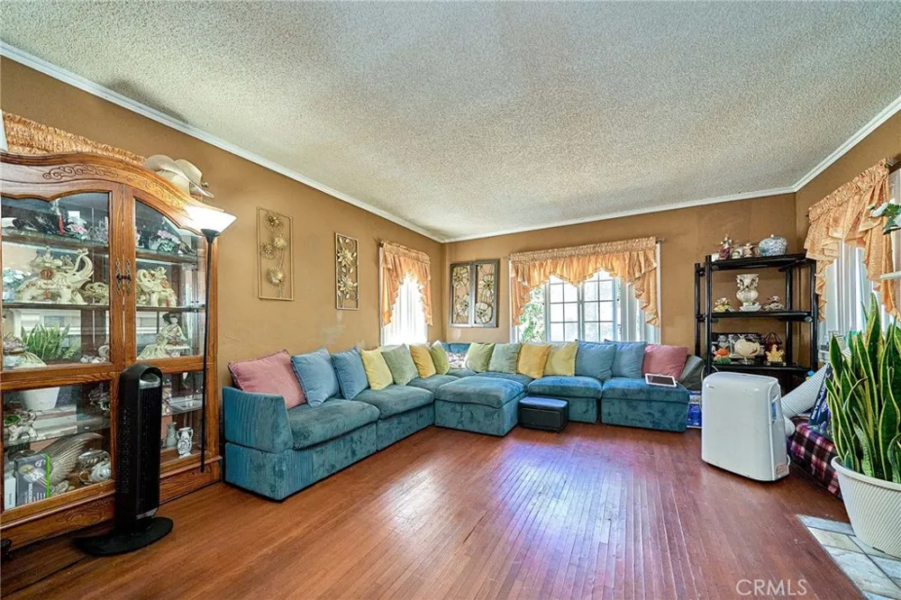 1390 W 33rd Street Long Beach, CA 90810