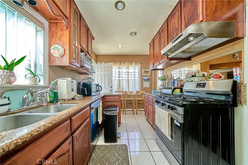 1390 W 33rd Street Long Beach, CA 90810