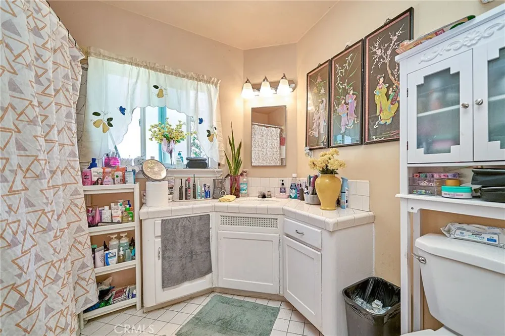 1390 W 33rd Street Long Beach, CA 90810