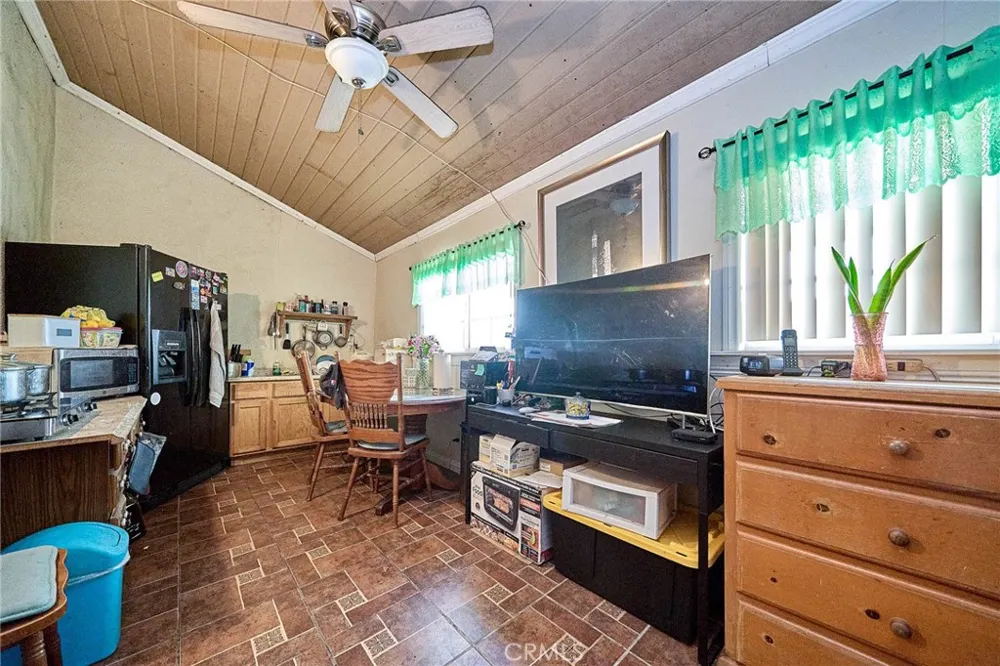 1390 W 33rd Street Long Beach, CA 90810