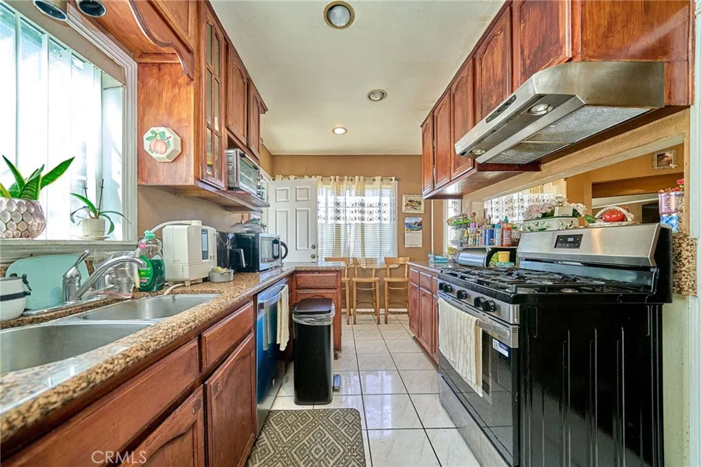 1390 W 33rd Street Long Beach, CA 90810
