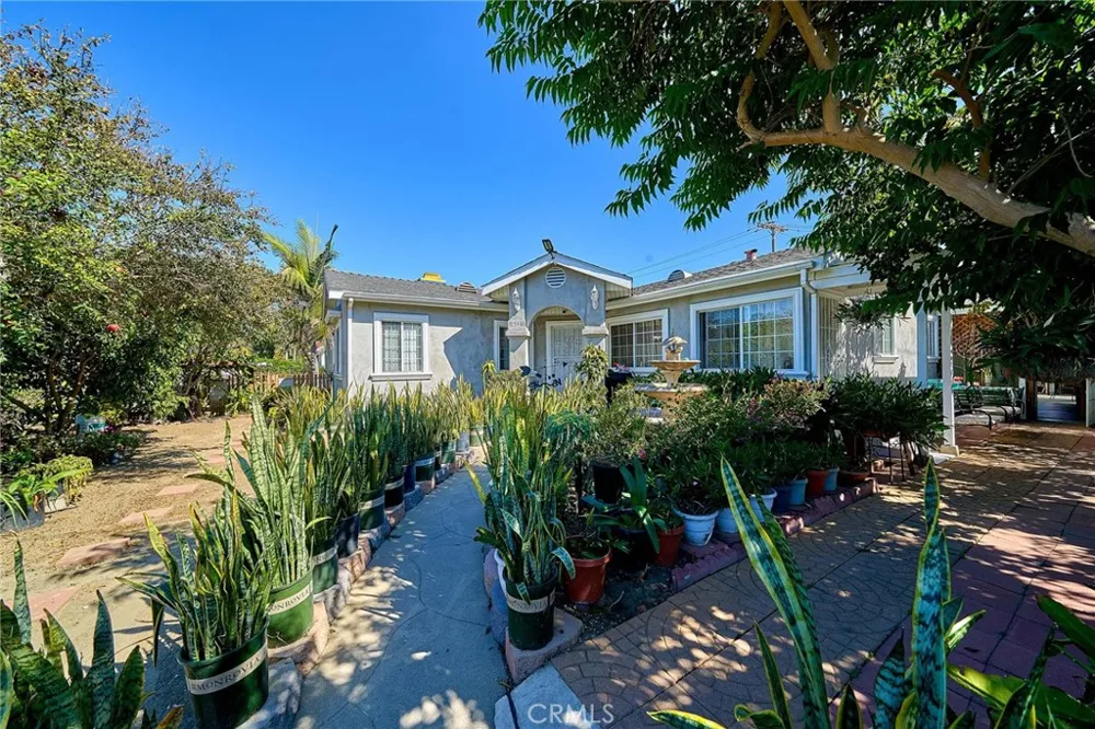1390 W 33rd Street Long Beach, CA 90810